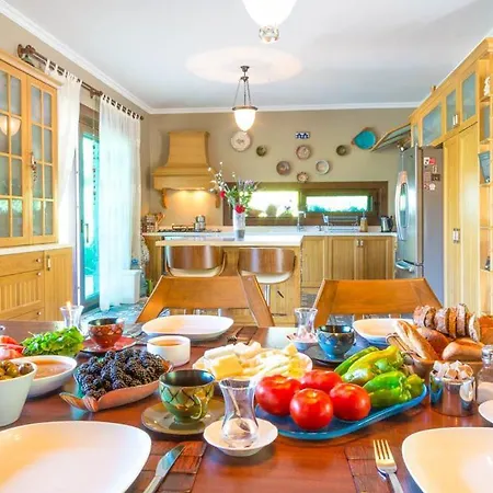 Villa Islamlar Sleeps 9 *